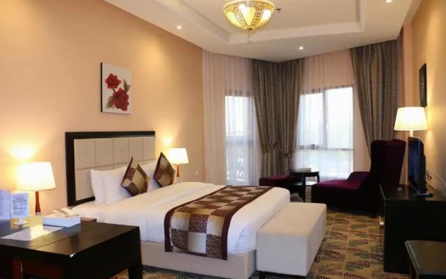 Red Castle Hotel - photo 2