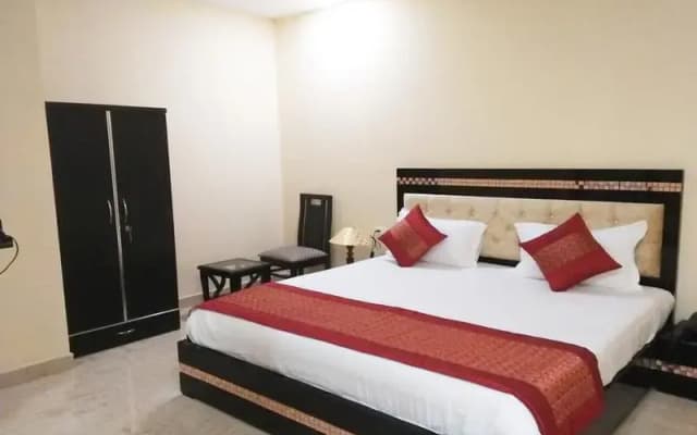 Ashoka Palace Hotel - photo 4