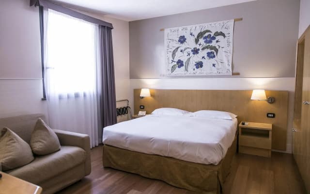 Hotel Aphrodite - photo 4