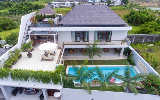 Trendy Villa with Private Pool - photo 2