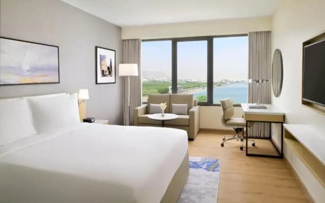 Crowne Plaza Muscat by IHG Hotel - photo 2