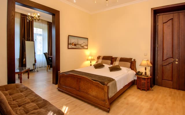 British House Hotel - photo 4