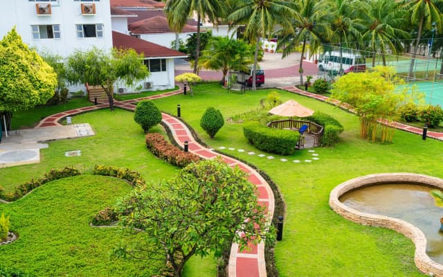 Hulhule Island Hotel - photo 5