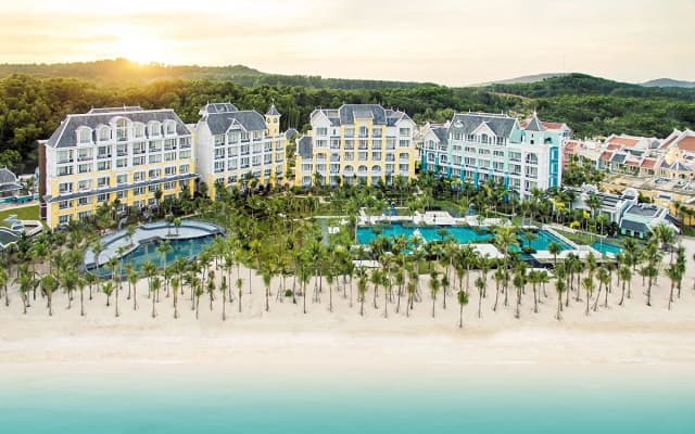 Resort JW Marriott Phu Quoc Emerald Bay Resort & Spa Hotel - photo 4