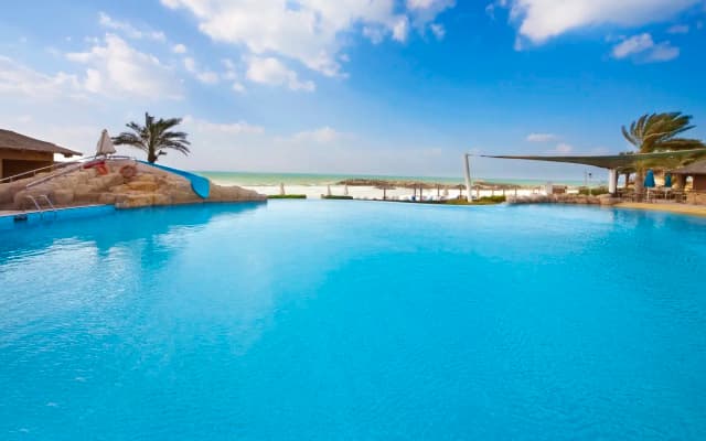 Coral Beach Resort Sharjah Hotel - photo 4