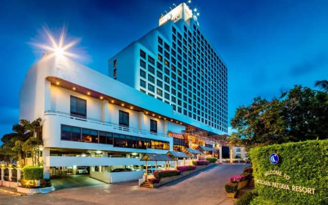 Cholchan Pattaya Beach Resort - photo 2