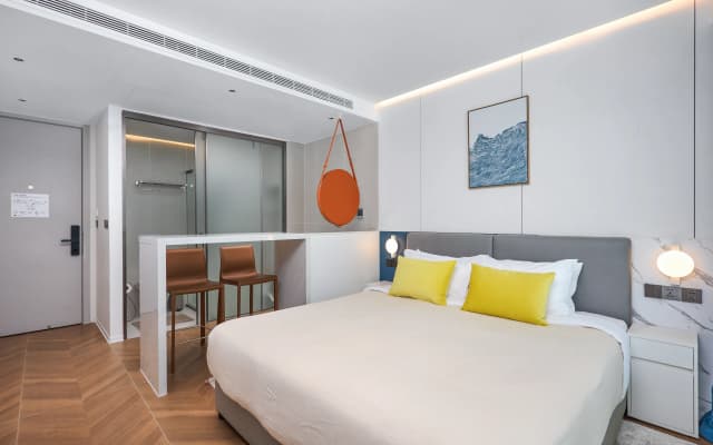 Sunshine Beach Studio Pool Access E130 Apartments - photo 2