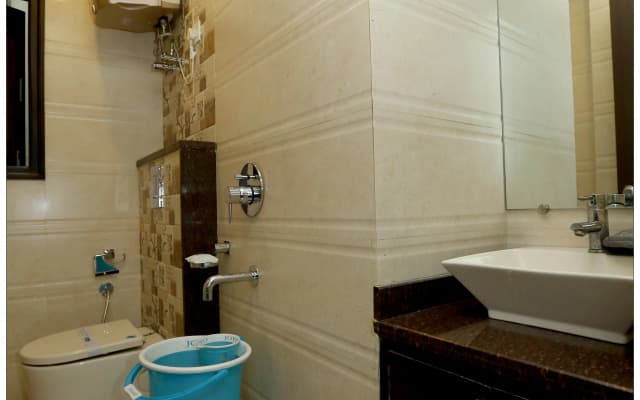 The R Blues Hotel - photo 4