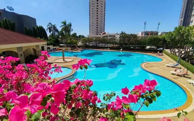 Thai Lux Jomtien Apartments - photo 2