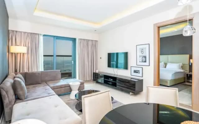Paramount Tower 1 BR Apartments - photo 2