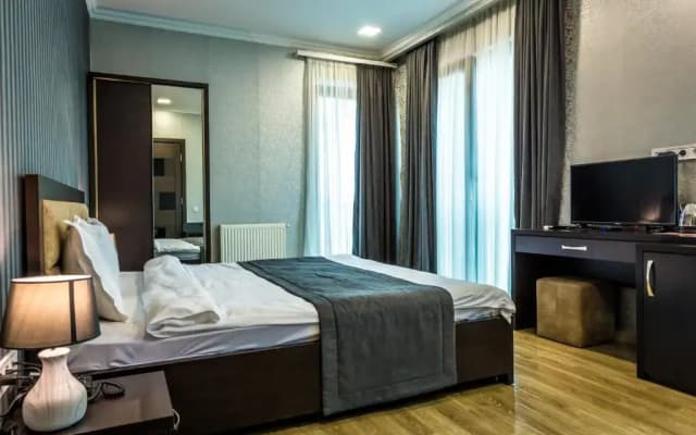 Cherry Garden Hotel - photo 4