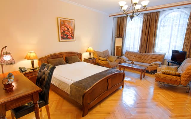 British House Hotel - photo 3