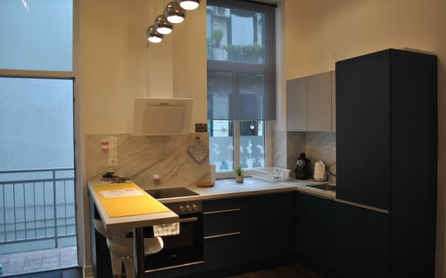 Sunset Central Apartments - photo 4