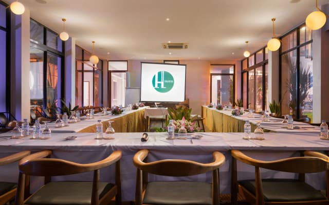 Hillocks Hotel & Spa - photo 3