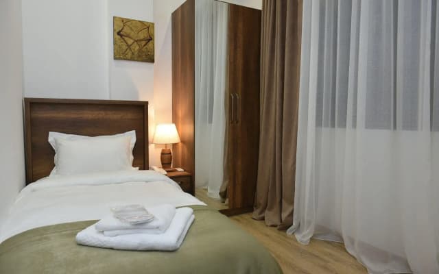 King Tom Hotel - photo 4