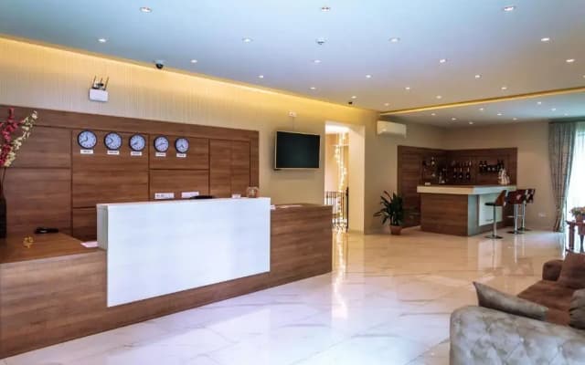 Cherry Garden Hotel - photo 2