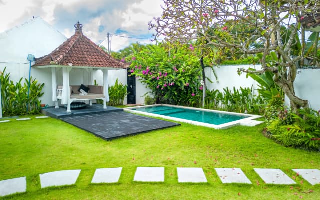 Curves Bali Villa - photo 2