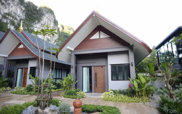 The Scene Cliff View Villas Hotel - photo 2