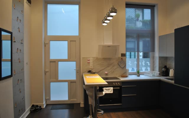 Sunset Central Apartments - photo 3