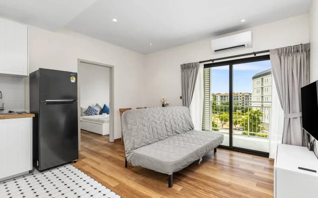 Title Halo1 2 Bedrooms Moon 105 Apartments - photo 3