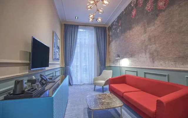Heritage Hotel & Suites - photo 3