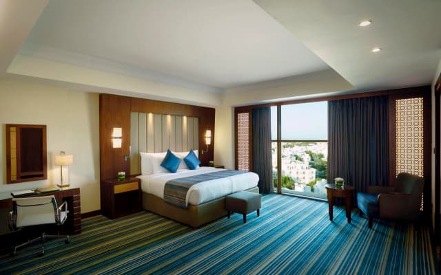 Royal Tulip Muscat Hotel - photo 2