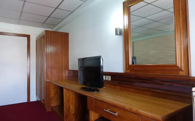 Serene Hotel - photo 3