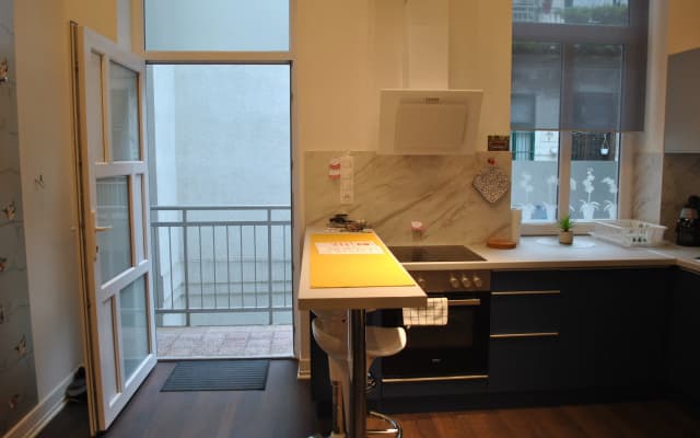 Sunset Central Apartments - photo 2