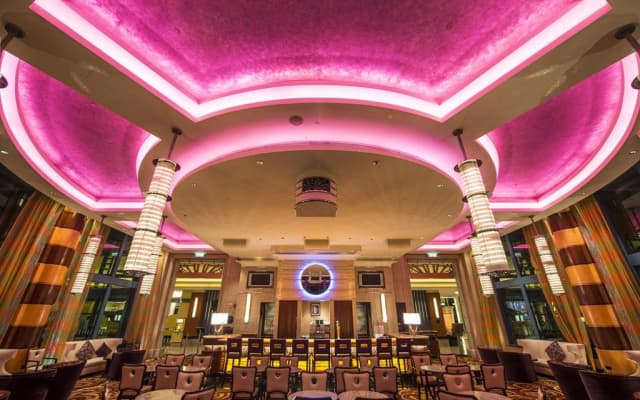 Disney's Hollywood Hotel - photo 2