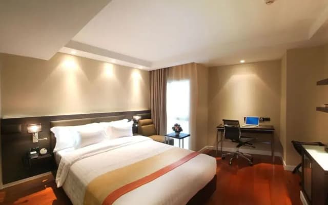 Amora NeoLuxe Hotel - photo 3