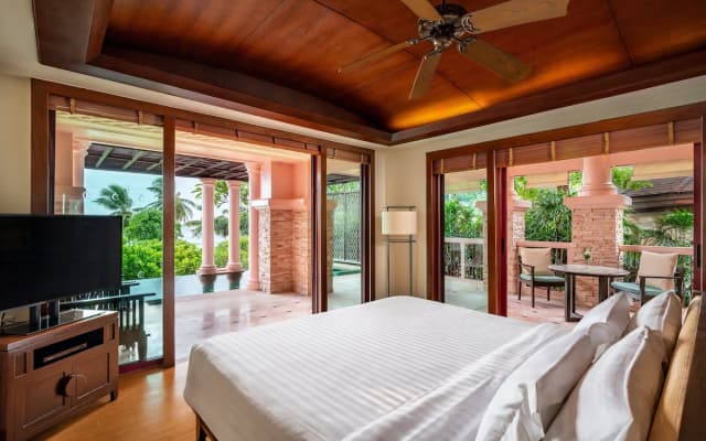 Centara Grand Beach Resort Phuket Hotel - photo 4
