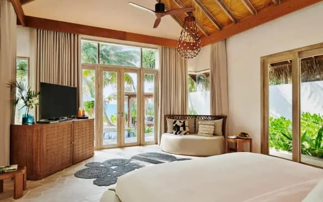 Sirru Fen Fushi Private Lagoon Resort - photo 3