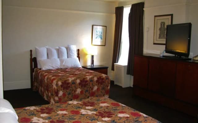 Aida Plaza Hotel - photo 2