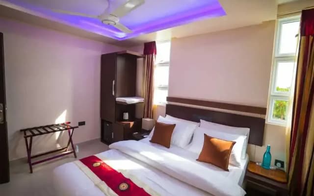 The White Harp Beach Hotel - photo 5