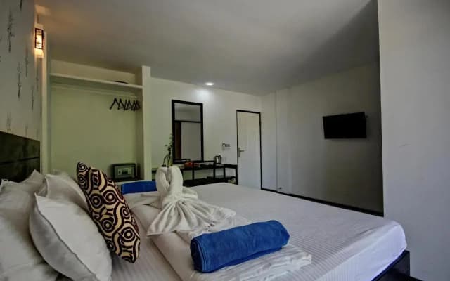 Crown Beach Villas Hotel - photo 2
