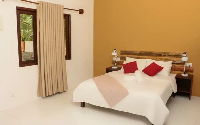 The Castaway Retreat Hotel - photo 2