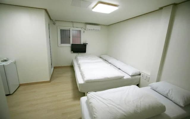 JJ House Myeongdong - photo 2