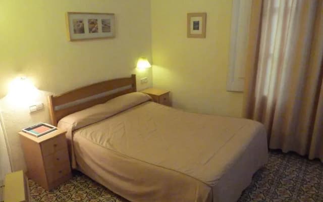Hostal Campi - photo 4