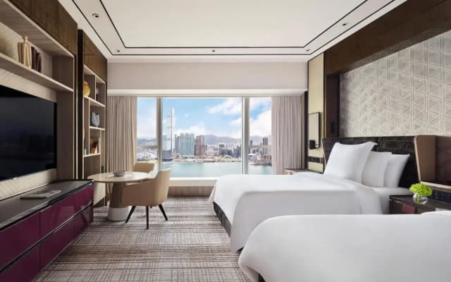Four Seasons Hotel Hong Kong - photo 4