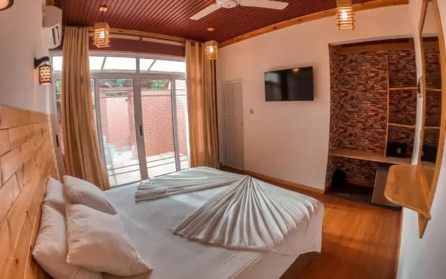 New Breeze Thoddoo Inn - photo 3