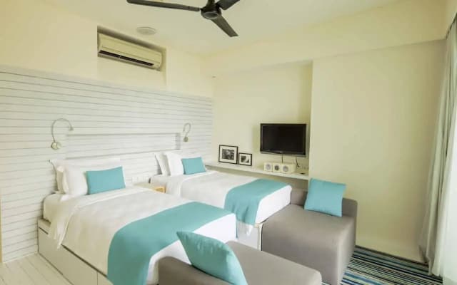 Holiday Inn Resort Kandooma Maldives by IHG - photo 3