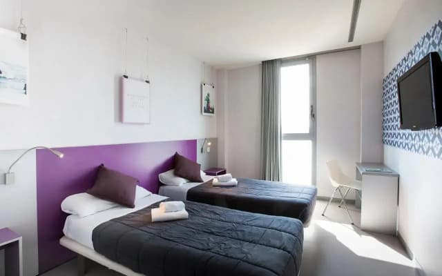 Twentytu Hostel Barcelona - photo 3