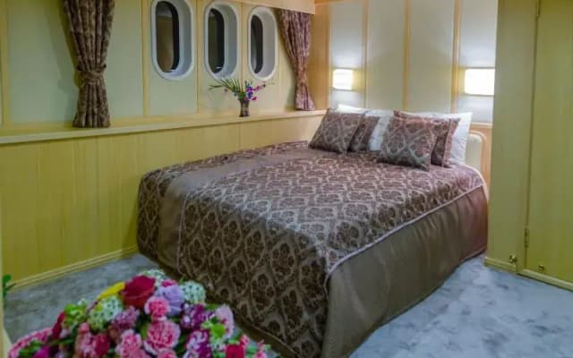 Fantom Luxury Yacht - photo 2