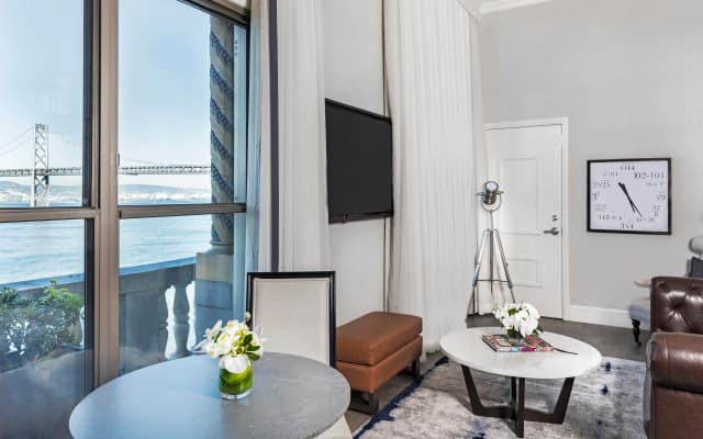 Harbor Court Hotel - photo 5