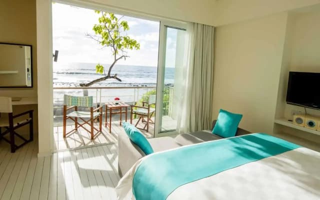 Holiday Inn Resort Kandooma Maldives by IHG - photo 2