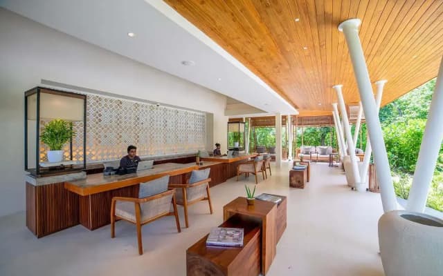 Kuda Villingili Resort - photo 2