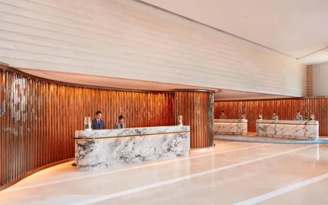 Four Seasons Hotel Hong Kong - photo 2