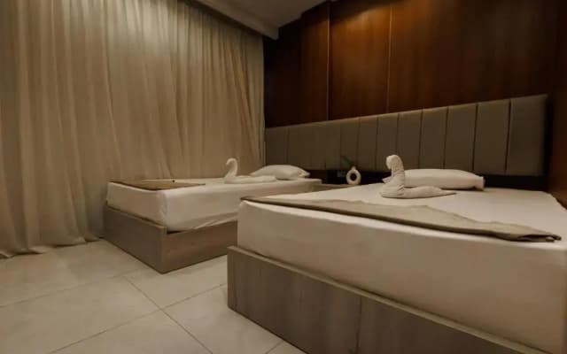 City Hotel - photo 5