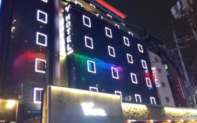 V Hotel - photo 2