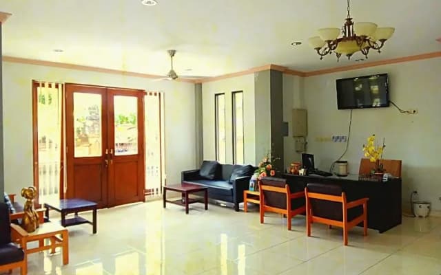 Udayana Lodge Denpasar - photo 2